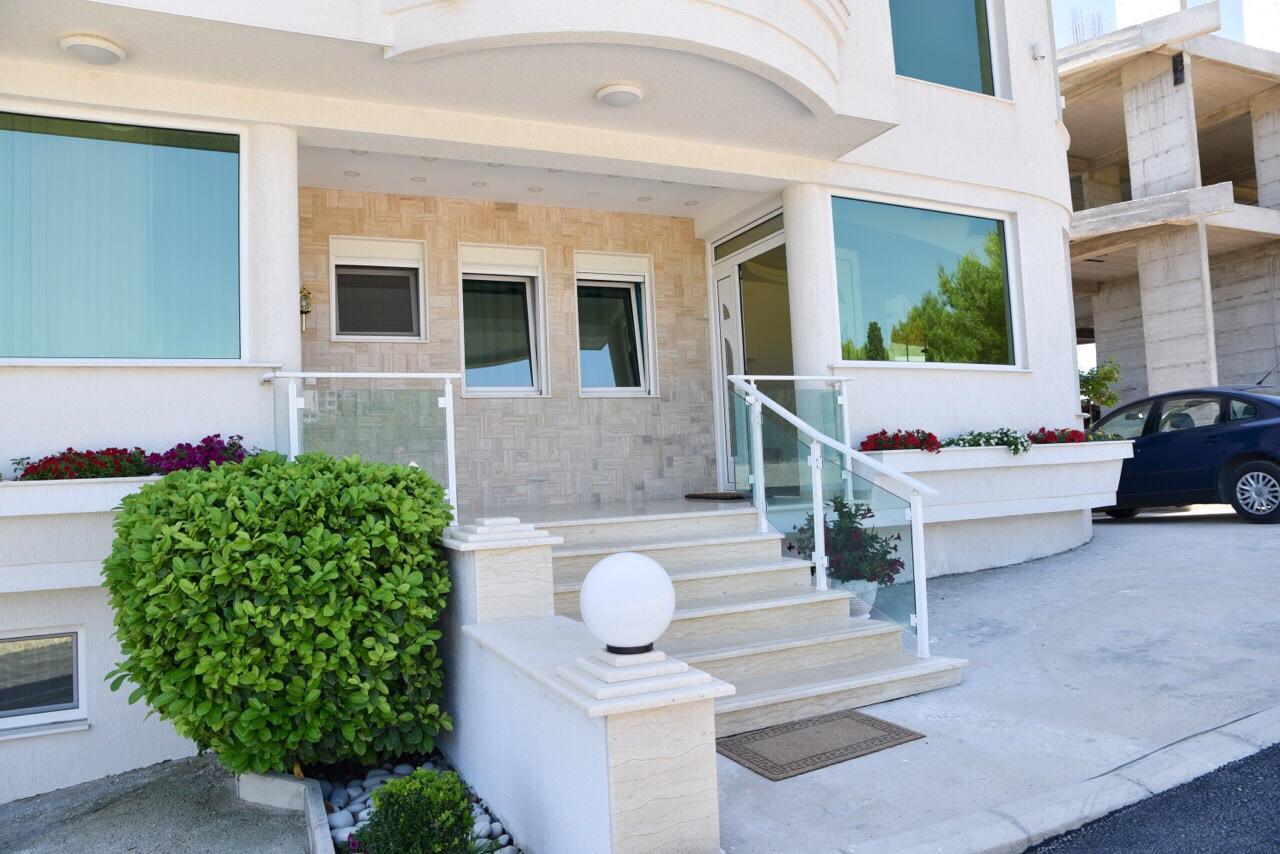 Apartments D'Hermes Ulcinj Bagian luar foto